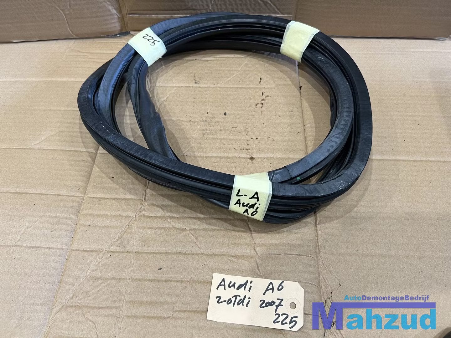 AUDI A6 C6 sedan Links Achter deurrubber 2004-2011, Auto-onderdelen, Gebruikt, AUDI AG, Auto-Union-Strasse 1
85045  Ingolstadt, DE