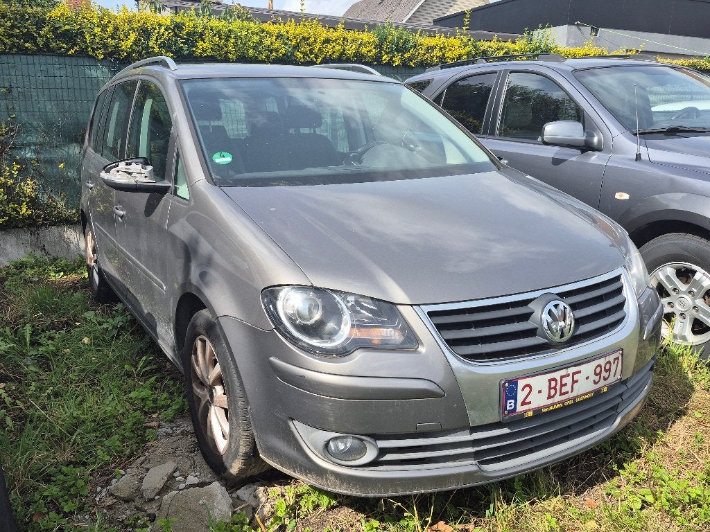VOLKSWAGEN TOURAN 1.4L BENZINE. 7-PLATS. 1900 EURO, Auto's, Euro 5, Monovolume, Bruin, USB