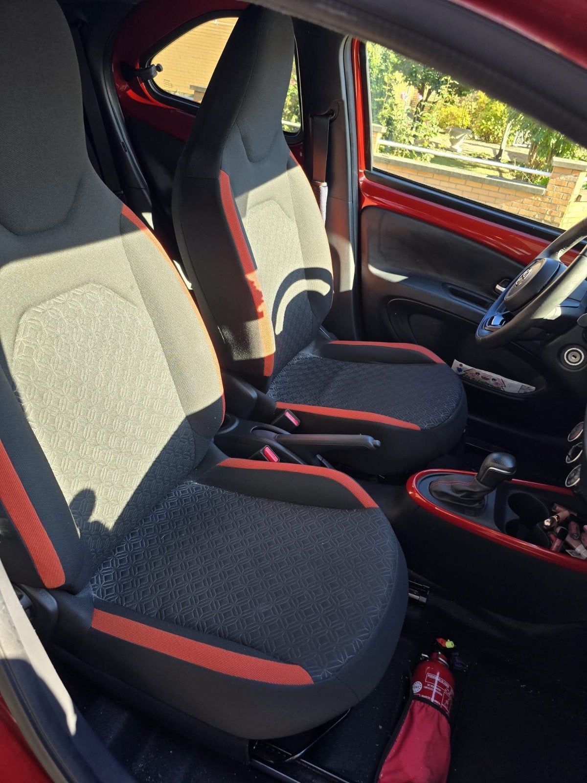 vend toyota aygo x, Rouge, Achat, Euro 6, Entretenue par le concessionnaire