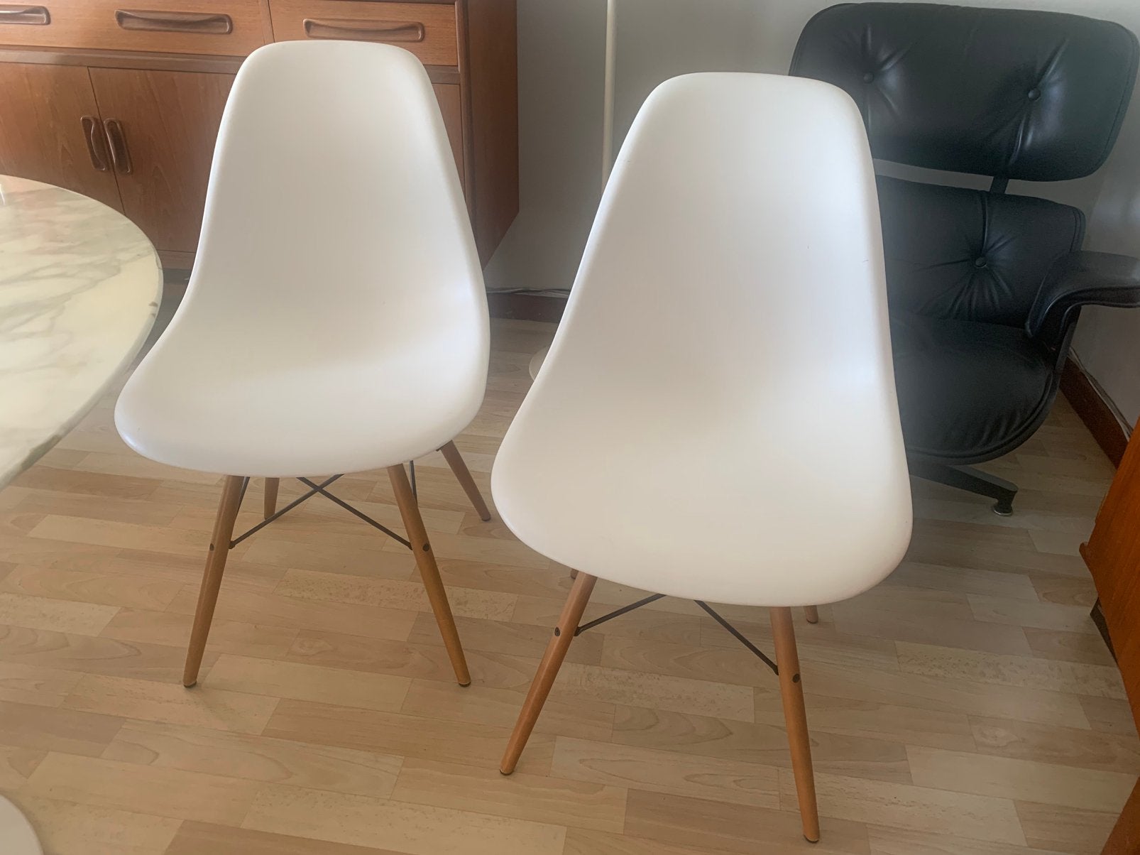 2 Originele witte Vitra Eames DSW stoelen, Huis en Inrichting, Twee, Wit, Ophalen, Hout