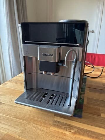 La machine à grains de café Siemens EQ6 fonctionne bien, Electroménager, Réservoir d'eau amovible, Enlèvement ou Envoi, Café en grains