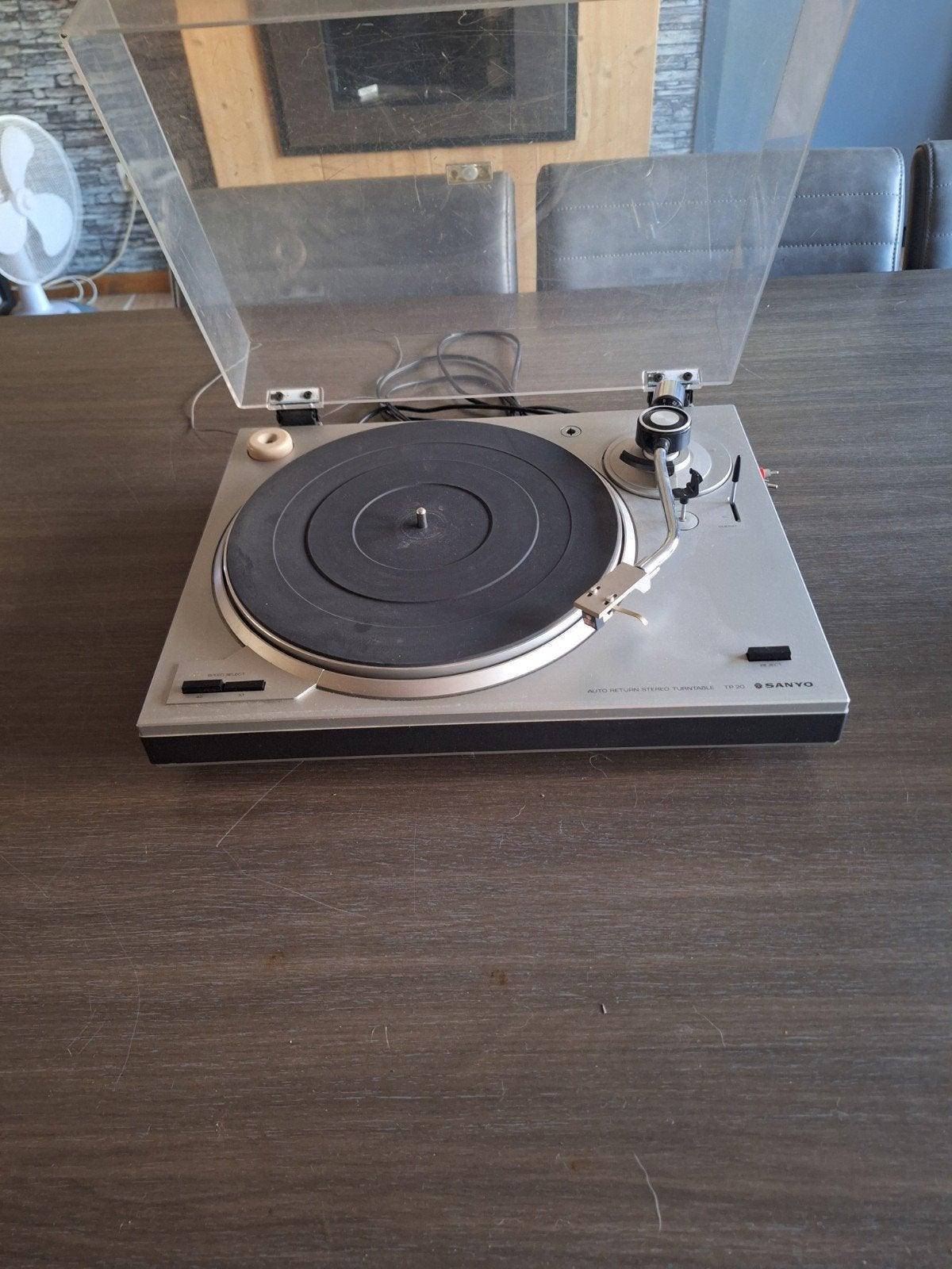Een platenspeler Sanyo grijszilver in heel goeie staat!, Audio, Tv en Foto, Platenspelers, Overige merken, Pitch-regelaar, Ophalen of Verzenden
