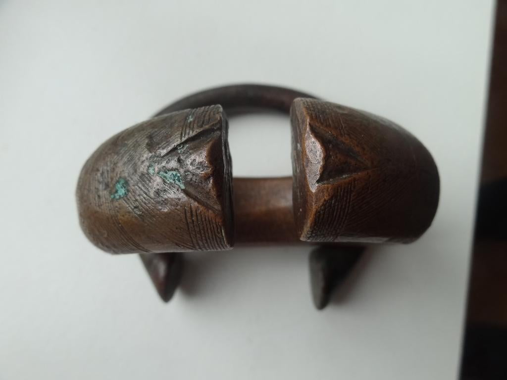 Afrikaanse bronzen armband mooie details 8x7x2 cm, Verzenden