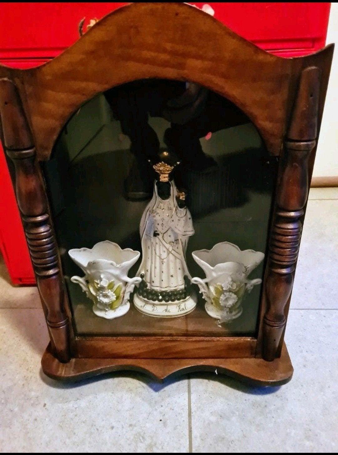 Vierge noire dans une armoire en bois, porcelaine à prix fix, Enlèvement ou Envoi