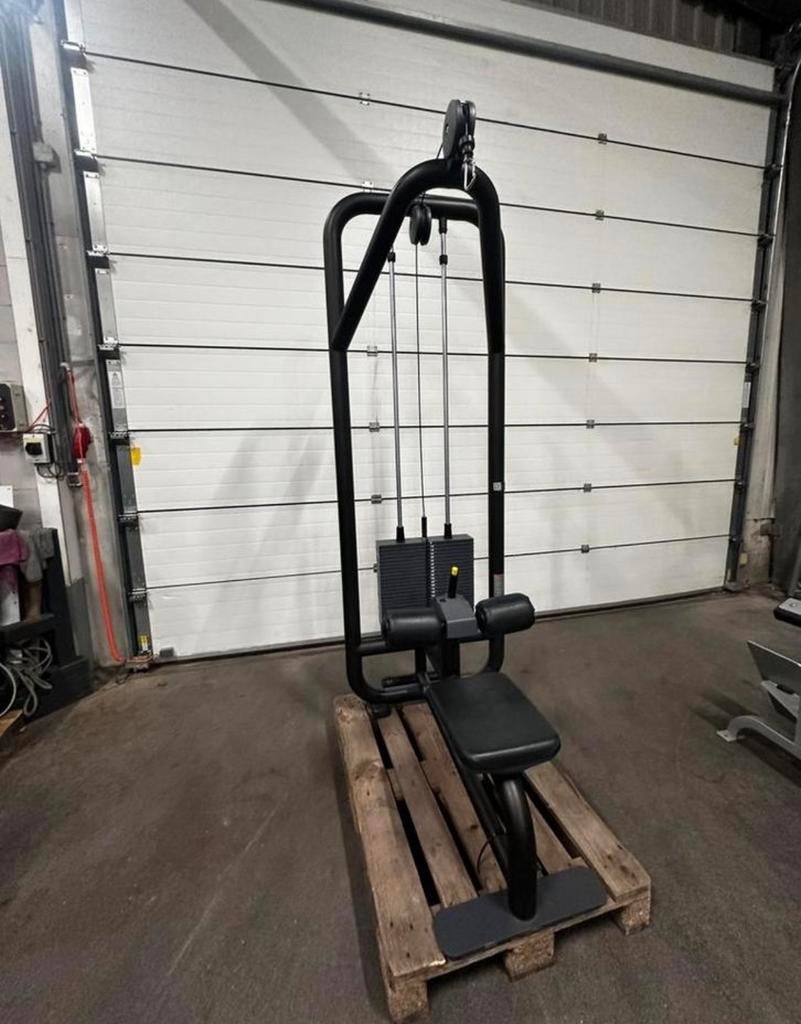 Technogym Lat Pulley met 120kg Steekgewichten, Sport en Fitness, Ophalen, Zo goed als nieuw