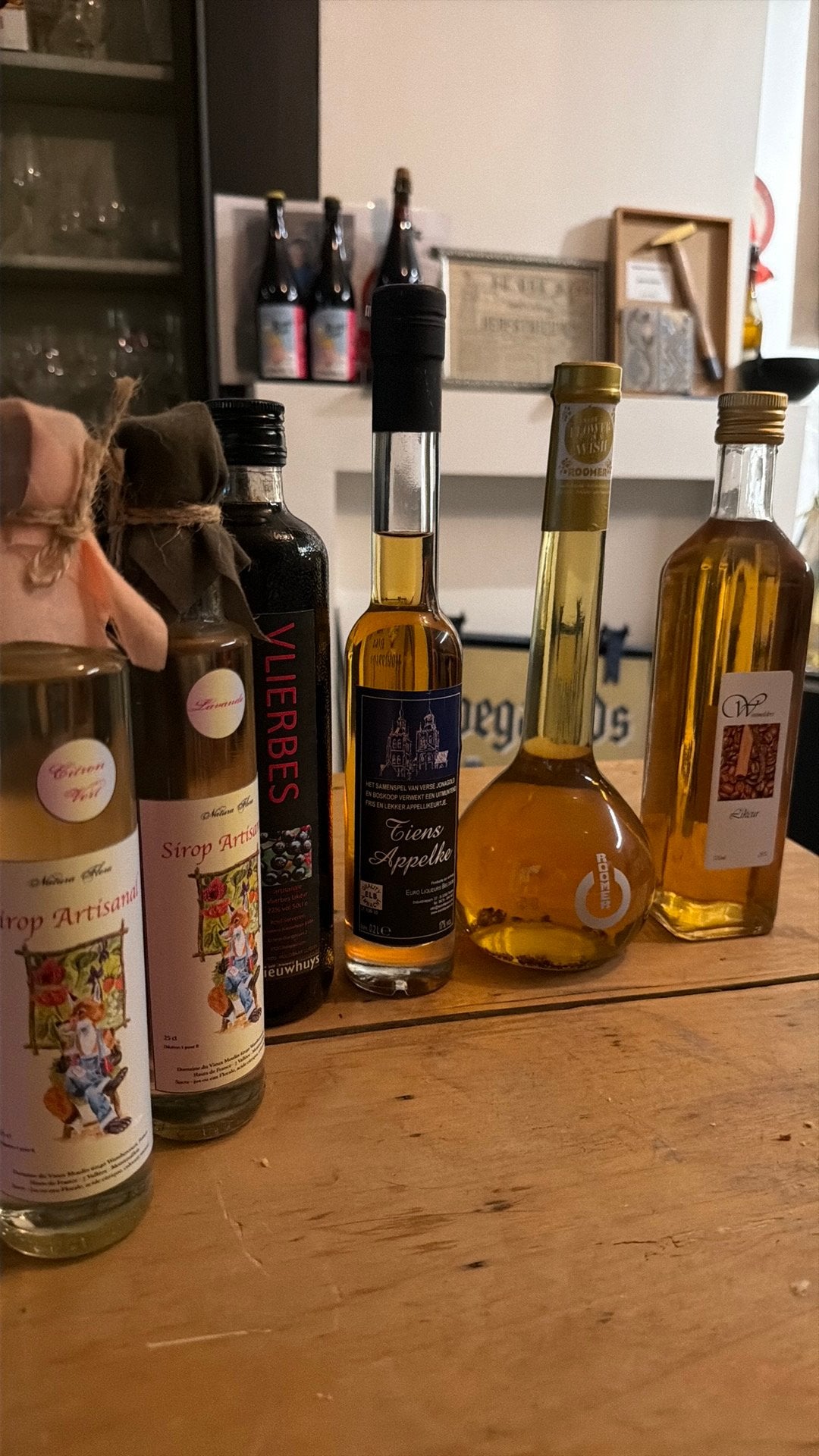 Lot van 4 likeuren en 2 siropen, Ophalen, Nieuw