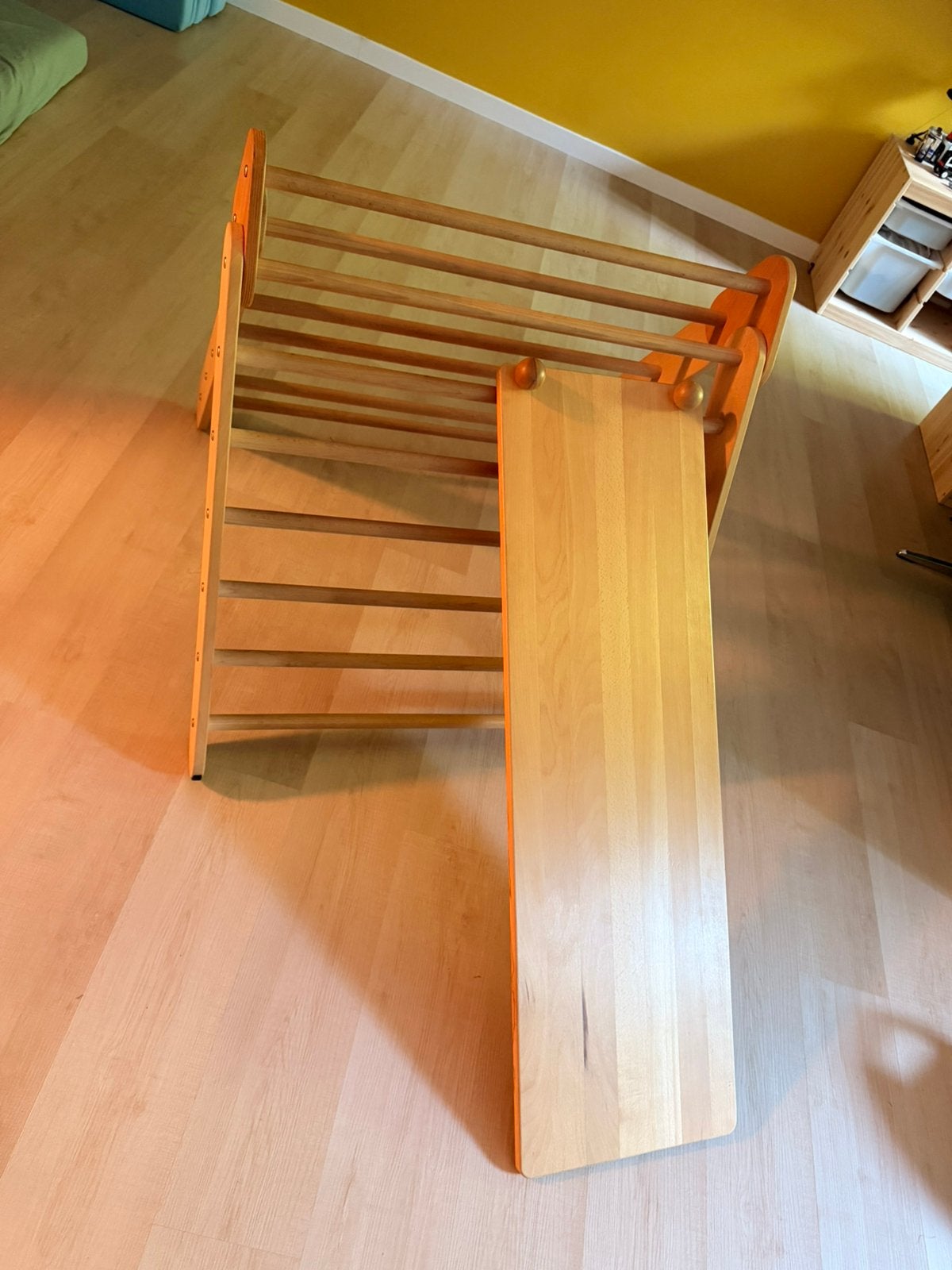 Triangle de Pikler en bois avec rampe - très bon état, Enlèvement, Comme neuf