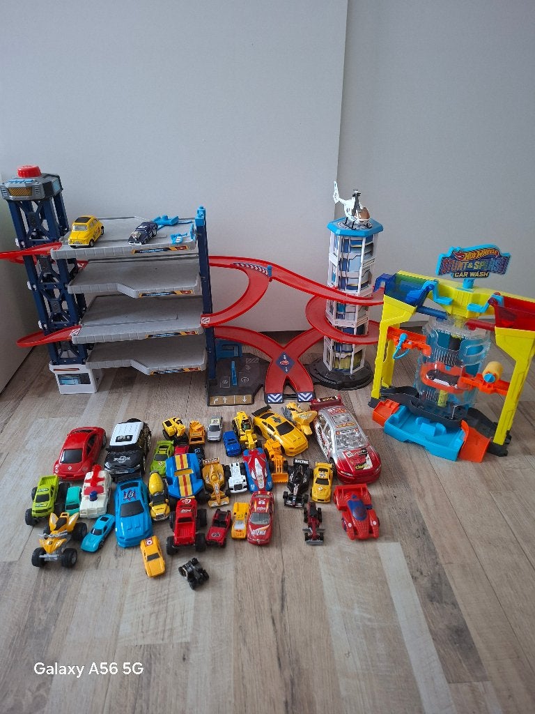 38 voitures + Garage + car wash, Enfants & Bébés, Enlèvement, Comme neuf