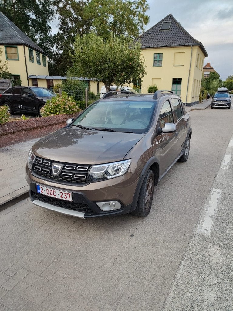Dacia Sandero, Voorwielaandrijving, 898 cc, Stof, Bruin