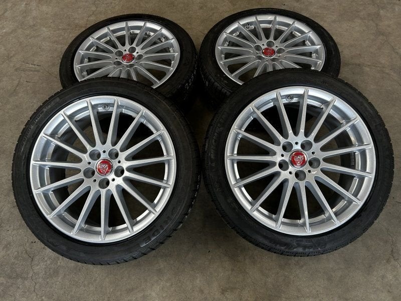 18 inch originele velgen + winterbanden Jaguar XE, Autos : Pièces & Accessoires, Pneus et Jantes, Pneus hiver, -, 18 pouces