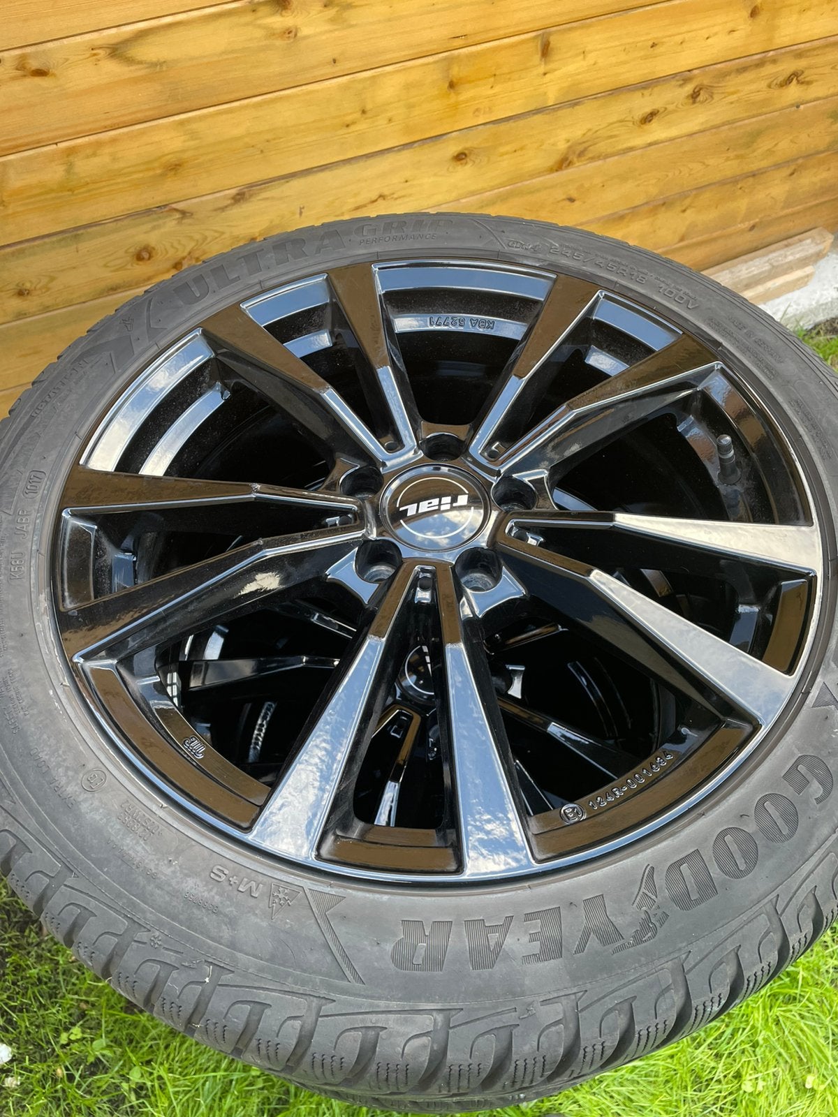 5x112 velgen 18 inch met banden 245/45/18 zwarte velgen, Ophalen, Zo goed als nieuw