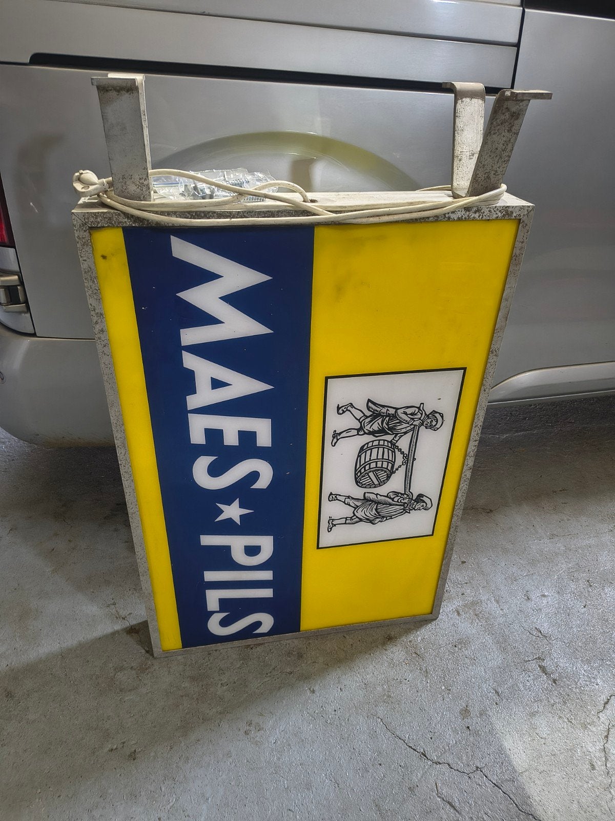 Enseigne Maes, Utilisé, Panneau publicitaire