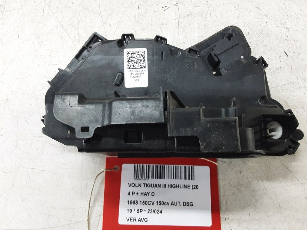 SERRURE DE PORTE AVANT GAUCHE Tiguan (AD1) (5NB837015C), Volkswagen, Gauche, Mevr. I. Hauben, Utilisé