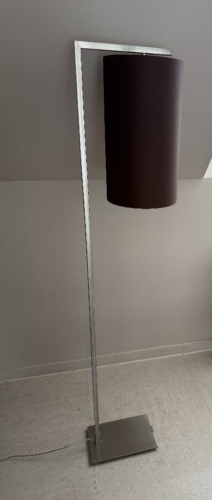 Zeer mooie staanlamp Boston van het exclusieve merk Romi., Mix van design en stedelijkheid, Comme neuf, E27 (grand), Métal
