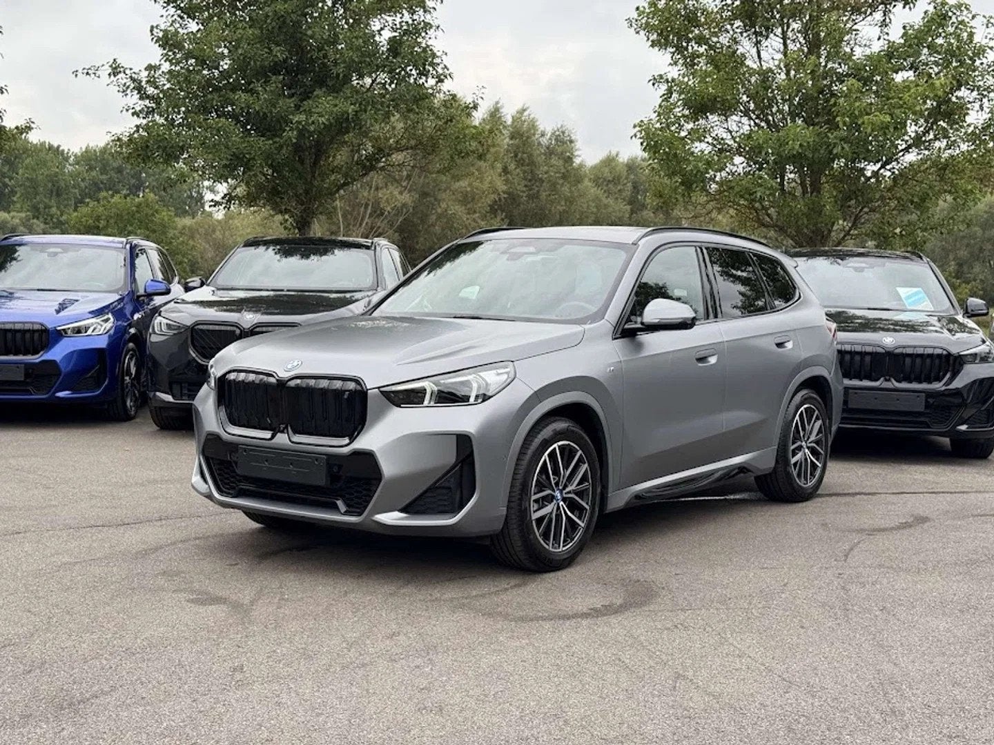 BMW iX1 xDrive30 M Sport / PANO / 360 / TRKHK / LEDER / HUD, Autos, Cuir, Argent ou Gris, Achat, 306 ch