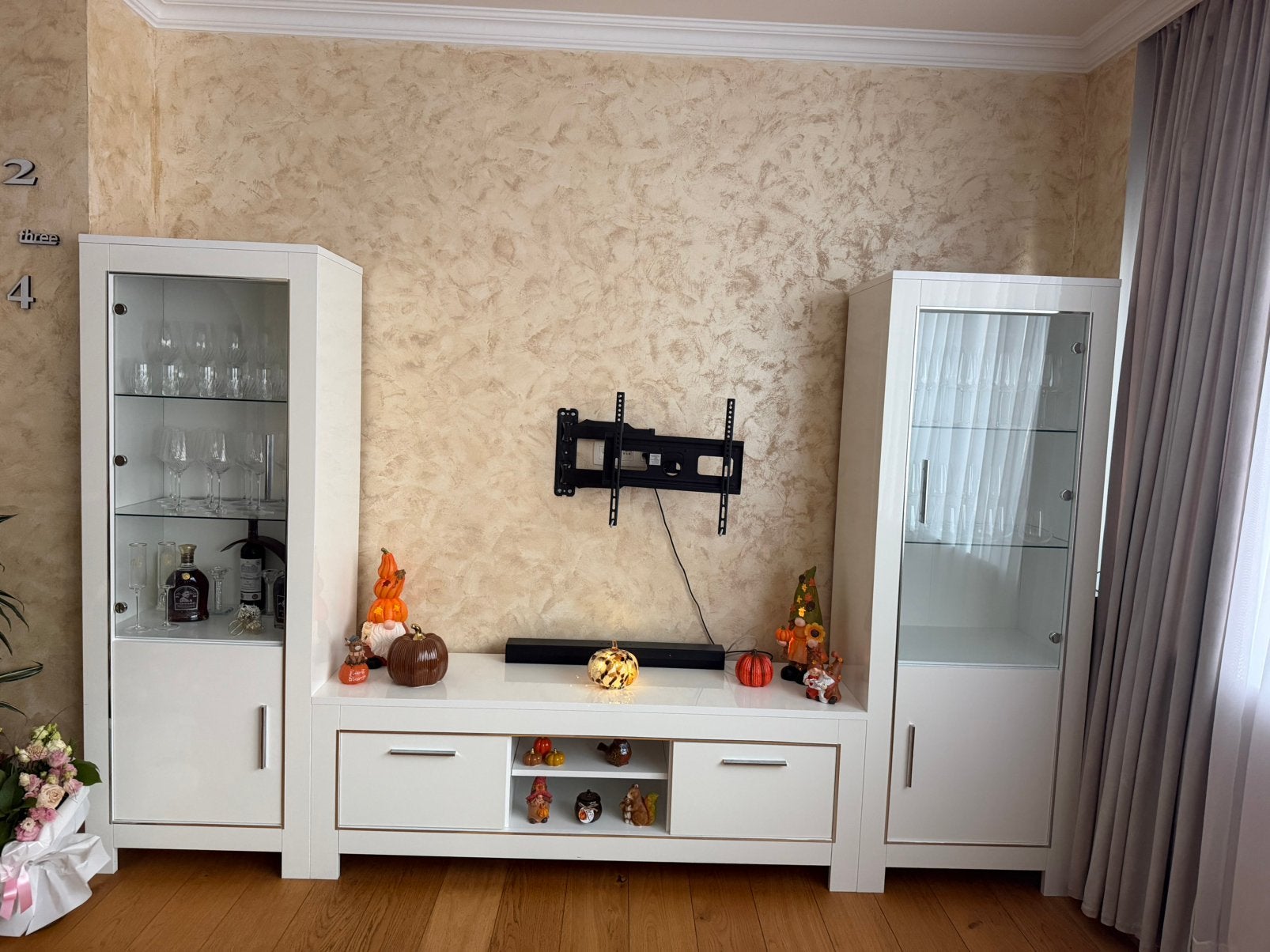 Vitrinekasten + TV meubel + opengaande tafel, Ophalen