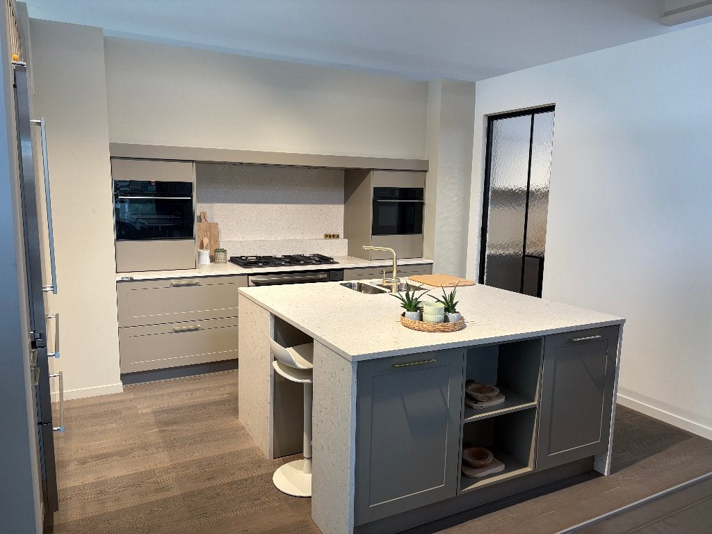 MOET WEG! NIEUWE TOONZAALKEUKEN!, Huis en Inrichting, Ophalen, Overige typen, Nieuw, Met kookeiland