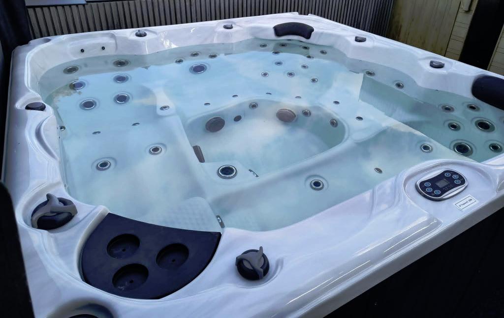 Grand Atlantic Jacuzzi voor 5 personen – 65 jets, Jardin & Terrasse, Bains à remous et Spas, Enlèvement, Comme neuf, Escalier