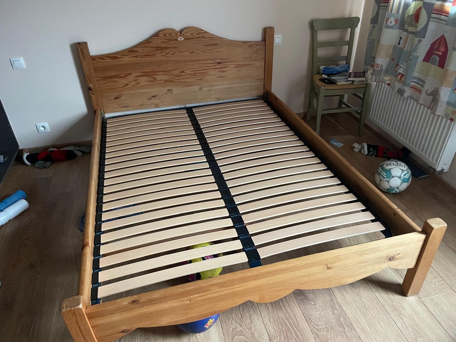 Lit 140 x 190 cm avec sommier et matelas, Ophalen, Gebruikt, Bruin, Hout