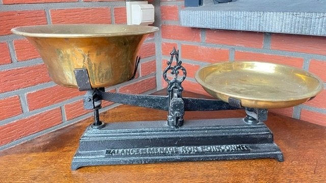 Antieke weegschaal, Ophalen