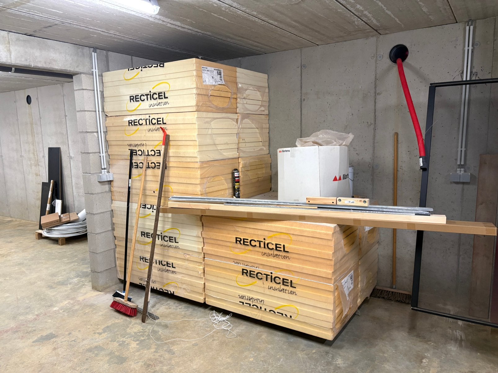 Isolatie RECTICEL eurowall RD=6,35 14cm dikte (2,16m2 / pak), Enlèvement, Neuf