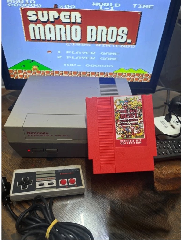 Nintendo NES + 143 jeux, Enlèvement ou Envoi, Comme neuf, Avec 1 manette, Avec jeux