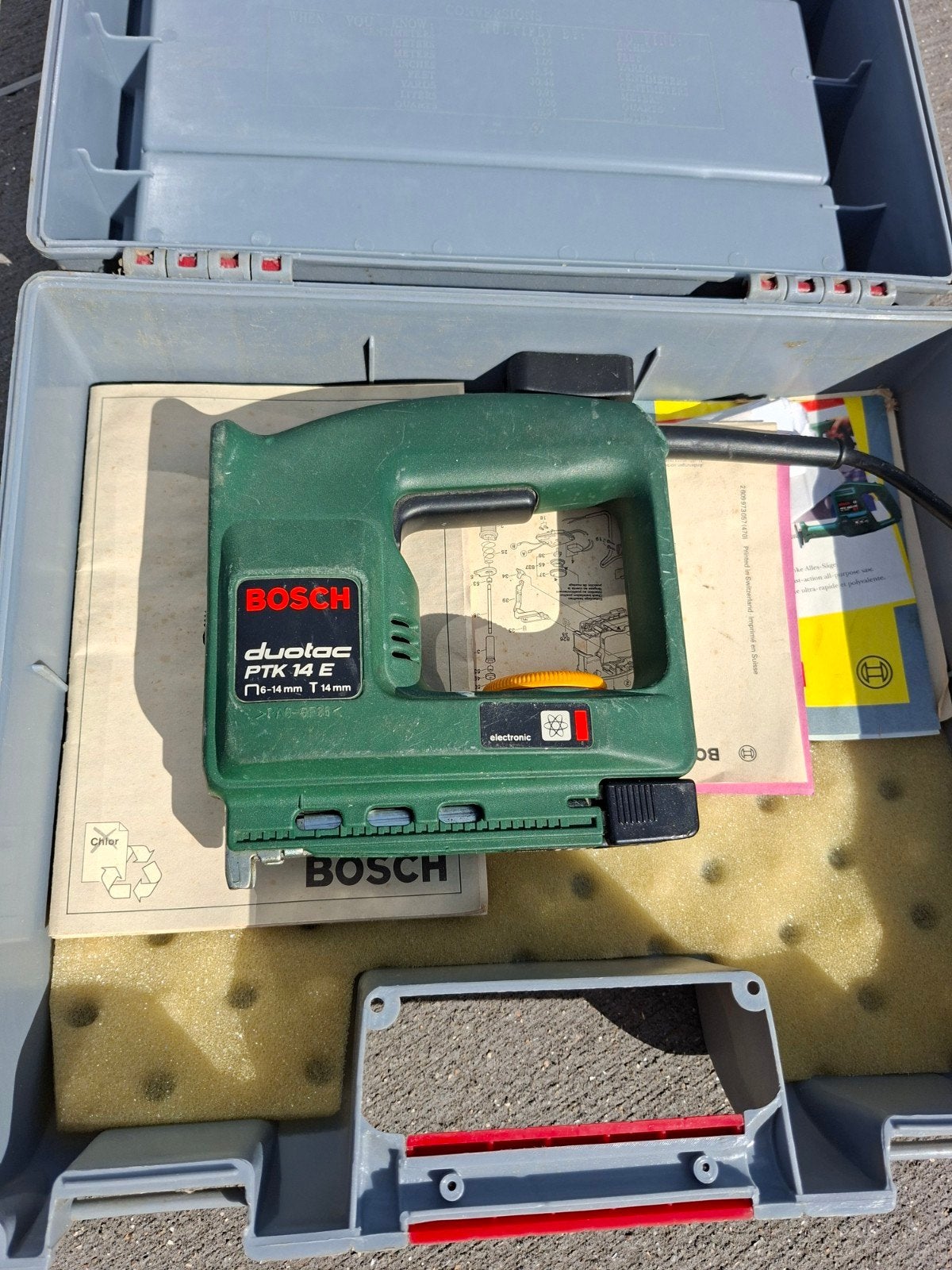 Agrafeuse et machine à ongles Bosch PTK 14E, Enlèvement, Comme neuf