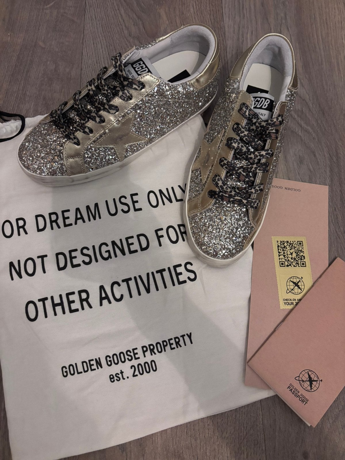 Paire de golden goose pour femme taille 39 neuf, Kleding | Dames, Schoenen, Overige kleuren, Nieuw, Ophalen of Verzenden, Sneakers