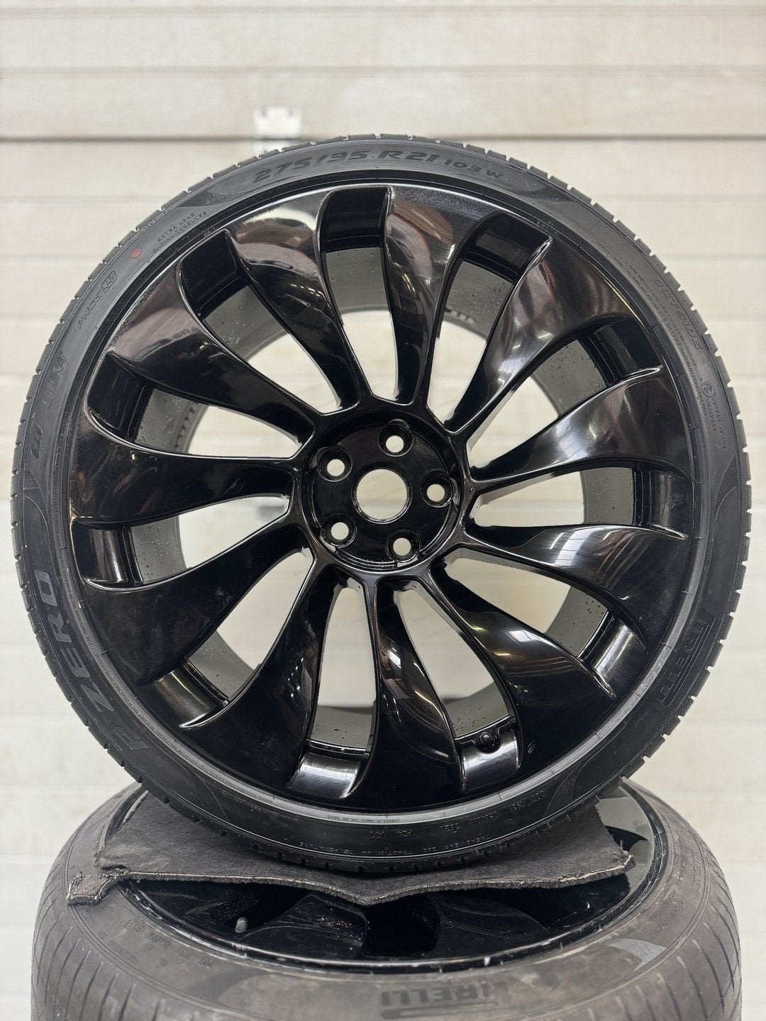 TESLA MODEL Y VELGEN 21 INCH ZOMERBANDEN NIEUW UBER TURBINE, Autos : Pièces & Accessoires, Pneus & Jantes, Pneus et Jantes, 255 mm