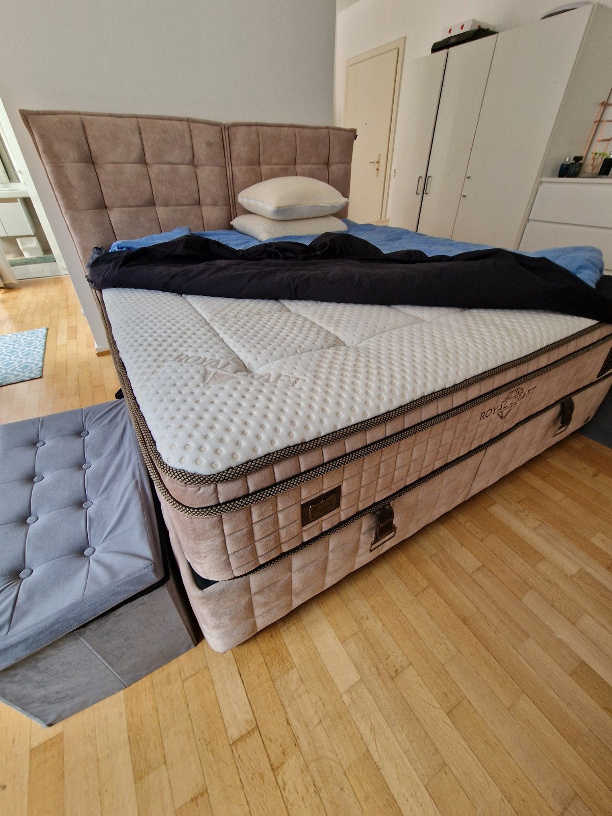 tweepersoonsbed 180/200 boxspring, Ophalen, Beige, Zo goed als nieuw, 180 cm