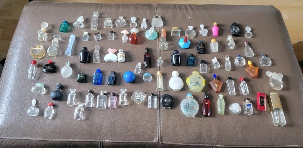 Verzameling miniatuur parfum flesjes, Verzamelen, Ophalen, Zo goed als nieuw, Miniatuur