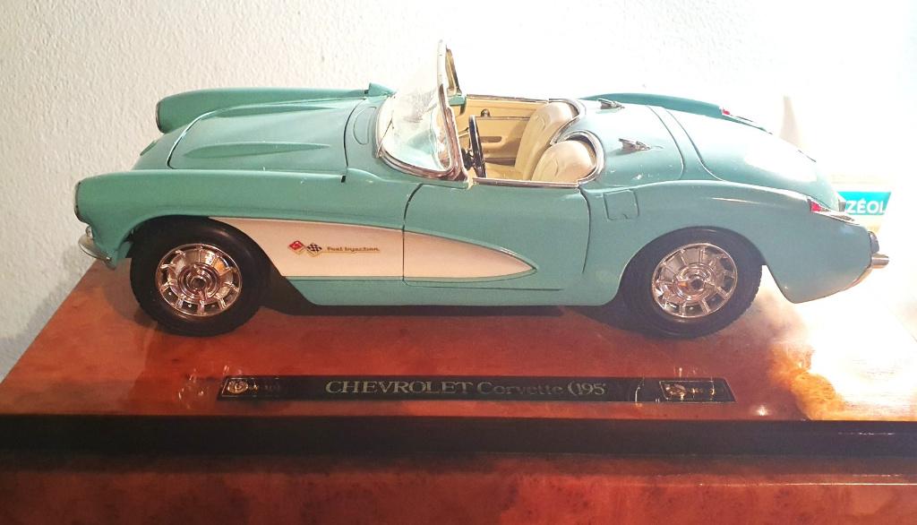 Chevrolet corvette miniature 1957, Hobby en Vrije tijd, Modelauto's | 1:18, Ophalen of Verzenden, Zo goed als nieuw, Auto, Hot Wheels