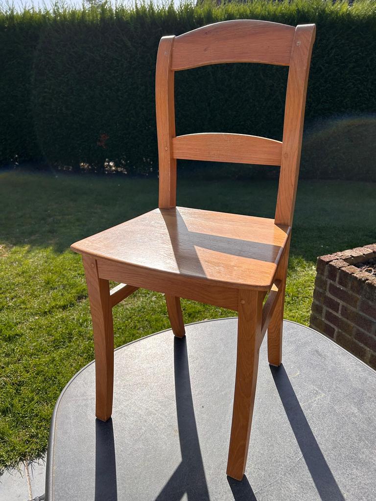 Chaise en bois massif, Enlèvement