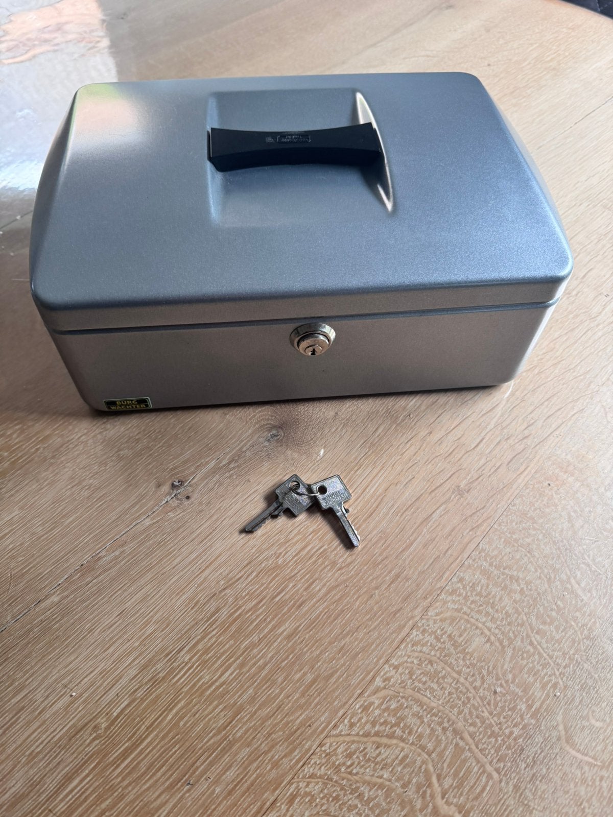 Nieuwe burg wachter geldkoffer met inzet biljetten en munten, Zakelijke goederen, Ophalen of Verzenden