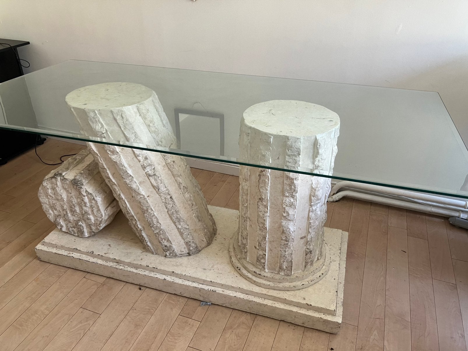 Greek furniture set (table, mirror, cabinet, shelves), Enlèvement