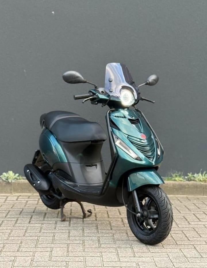 Piaggio Zip 4T I-GET 2018 Jaguar Groen FULL LED (B-KLASSE), Fietsen en Brommers, Ophalen of Verzenden, Zo goed als nieuw