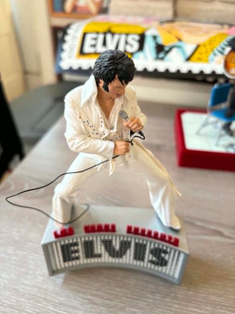 Elvis that's the way it is beeldje van MacFarlane. 25 euro., Ophalen of Verzenden, Zo goed als nieuw, Pop, Beeldje of Miniatuur