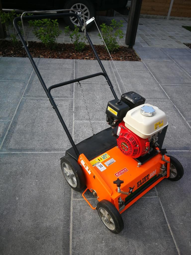 Verticuteermachine te huur, Ophalen, Zo goed als nieuw, Benzine, Eliet / Honda
