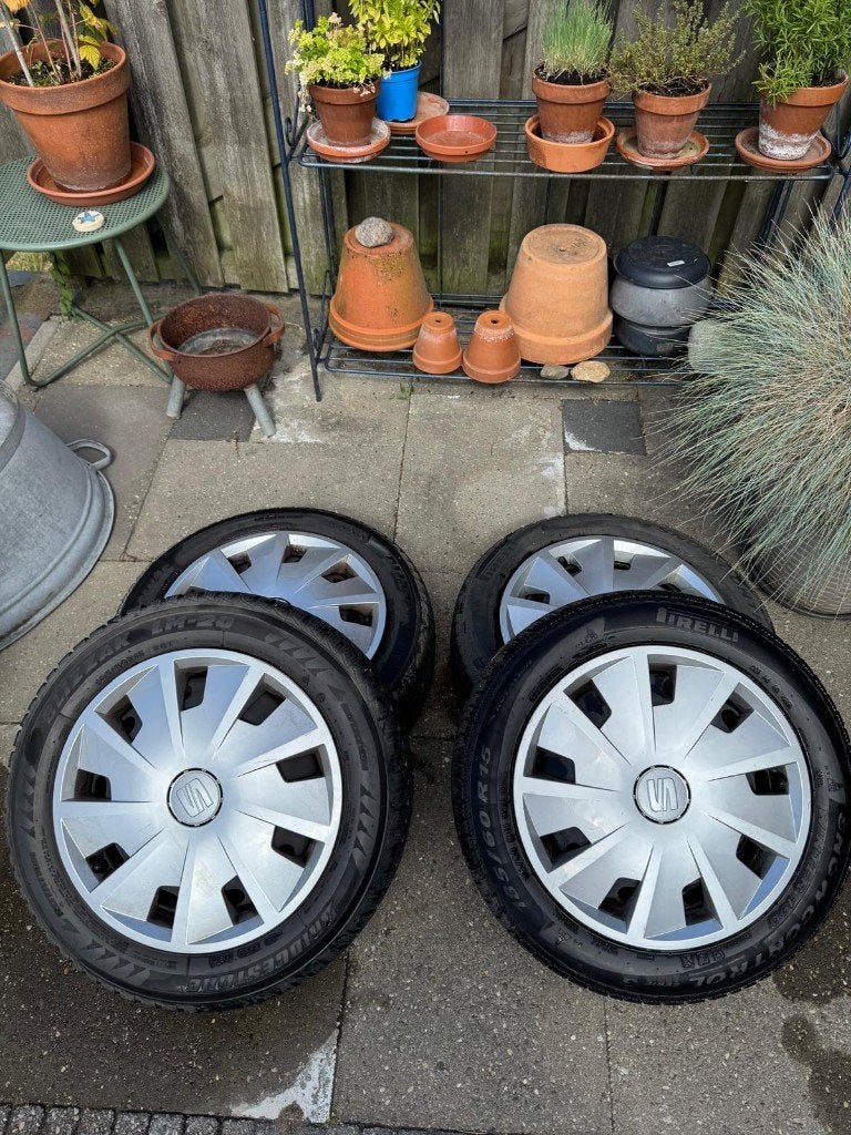 set winterbanden op stalenvelg met SEAT wieldoppen, Autos : Pièces & Accessoires, Pneus & Jantes, 15 pouces, Pneus hiver, Véhicule de tourisme