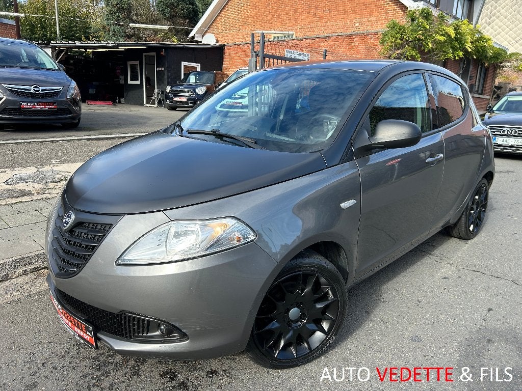 Lancia Ypsilon 1.2i Fire Evo II 1ER PROP MOMODESIGN GAR.1AN, Autos, Achat, Entreprise, Entretenue par le concessionnaire, 5 portes