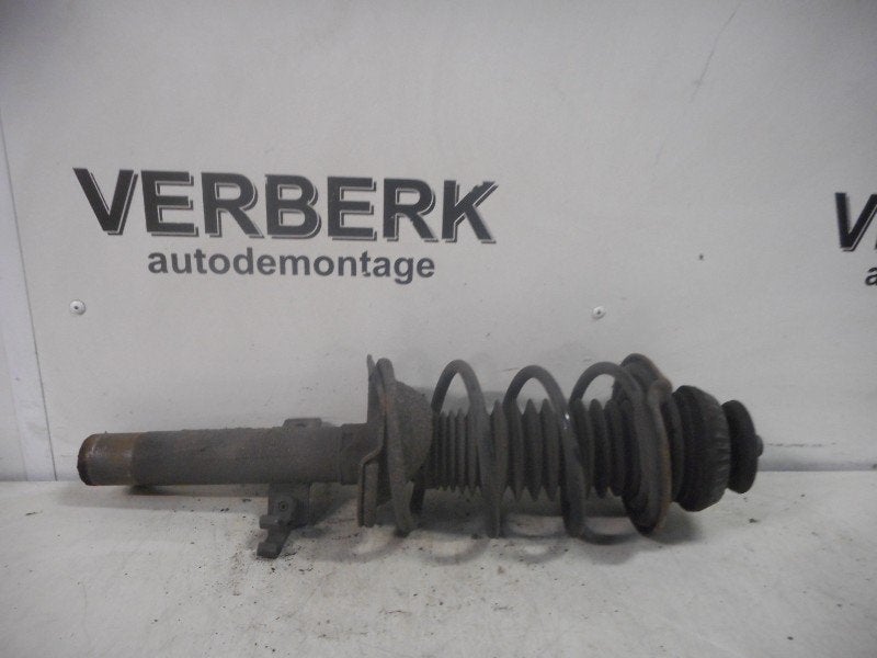JAMBE DE FORCE AVANT DROIT Ford Ka I (01-1996/11-2008), Henry-Ford-Straße  1
50735  Köln, DE, Ford-Werke GmbH, Kunden@ford.com
