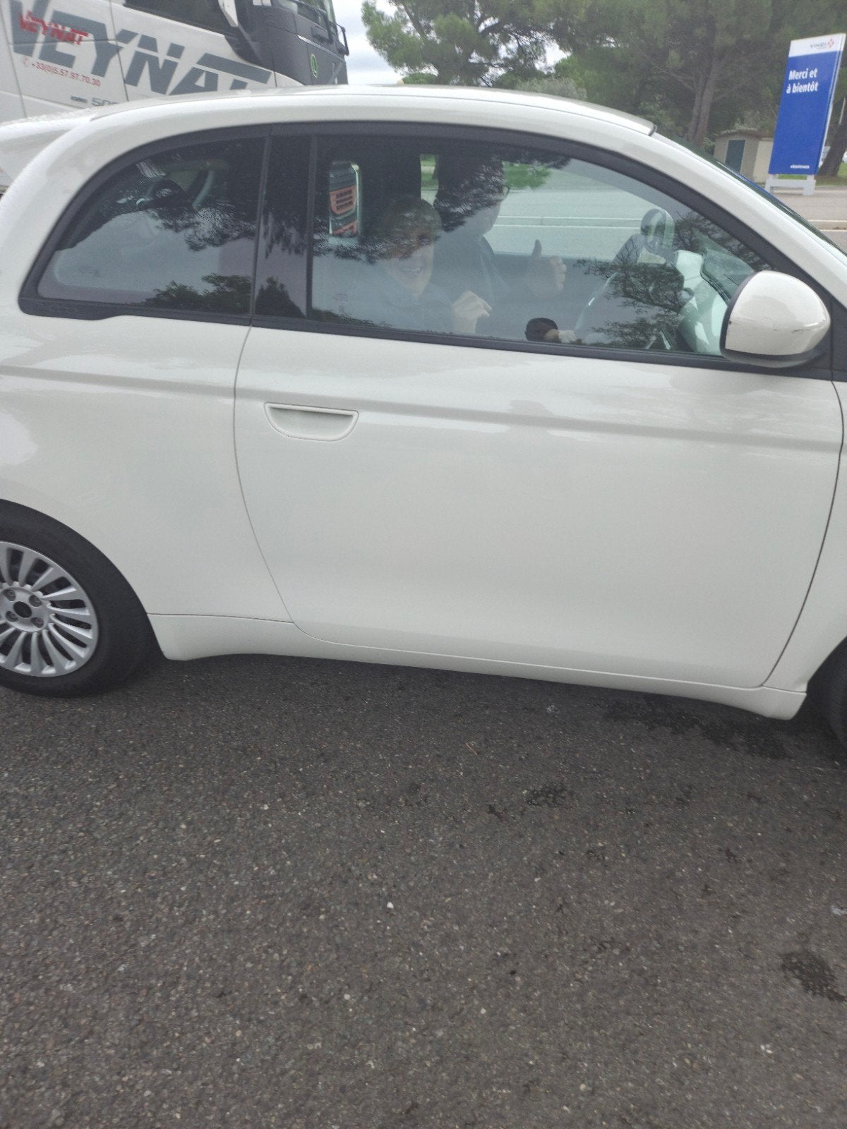 FIAT 500 e NOUVELLE BERLINE MY23, Autos, 87 kW, Carnet d'entretien, Noir, Berline