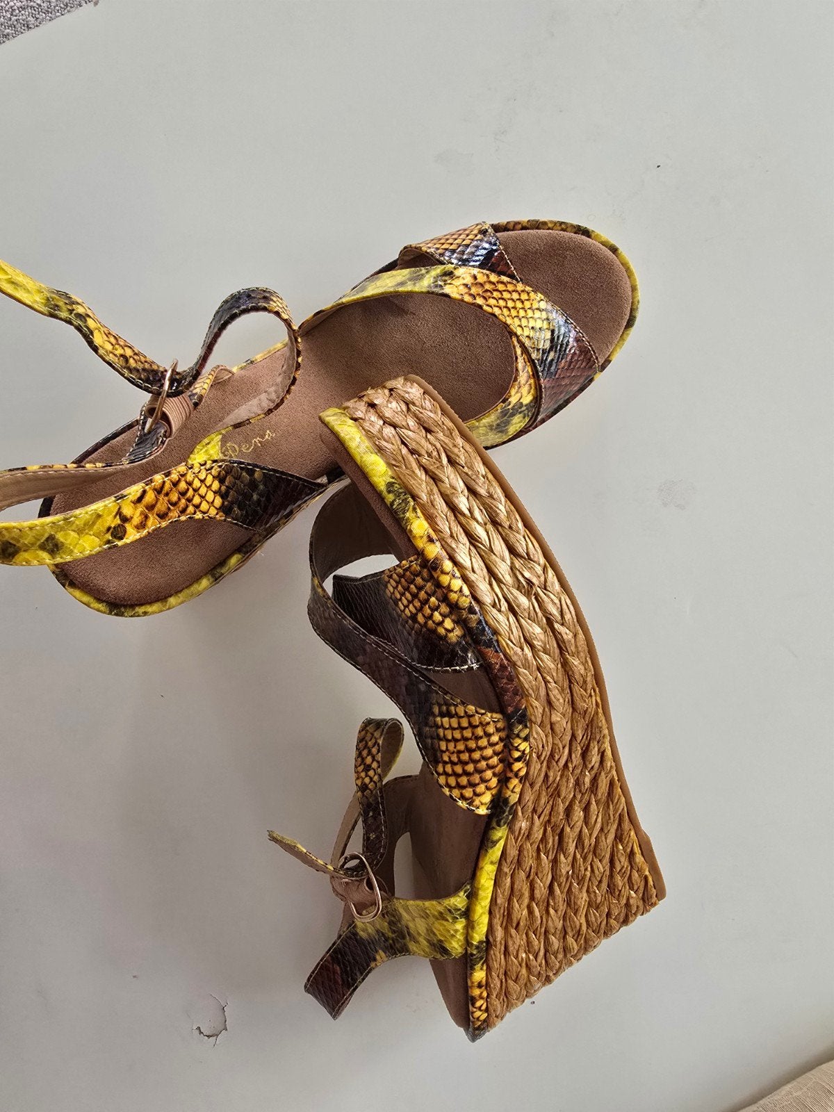 Sandalen maat 39, Ophalen