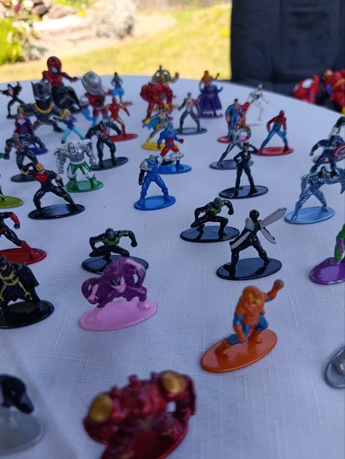 Metalen Marvel popjes, Enlèvement