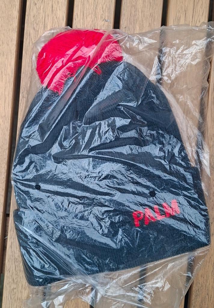Palm Merchandise Muts - Uniek Verzamelaarsitem - Ongebruikt, Verzamelen, Ophalen of Verzenden, Nieuw, Kleding, Palm
