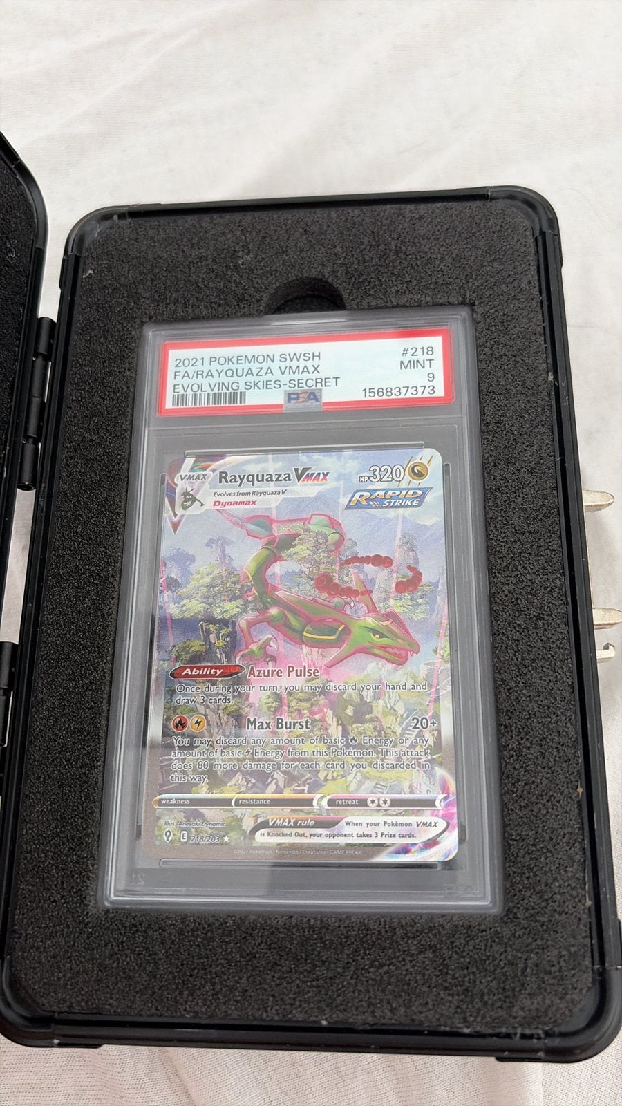 Rayquaza vmax 218 psa 9, Hobby en Vrije tijd, Verzamelkaartspellen | Pokémon, Ophalen of Verzenden, Zo goed als nieuw