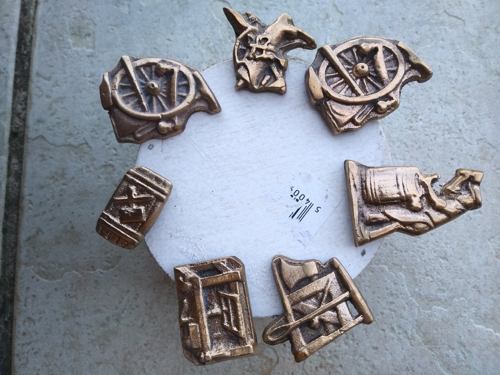 ANCIENNES BOUCLES DE TABLIERS en Bronze, Enlèvement ou Envoi