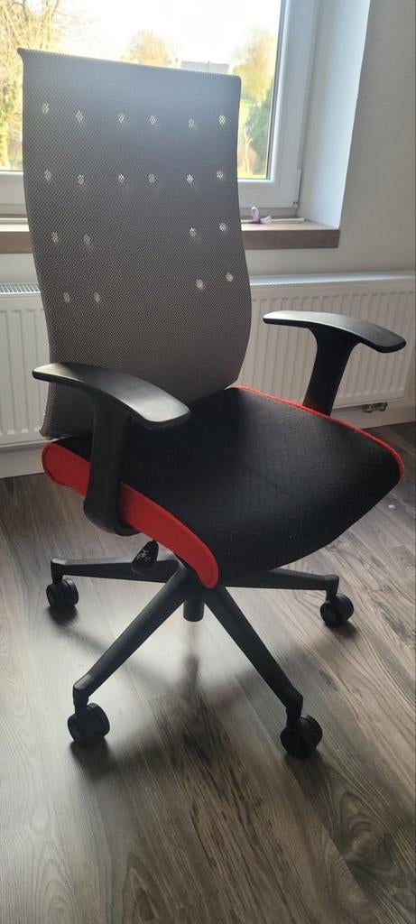 Chaise de bureau rouge et noir., Enlèvement, Comme neuf, Rouge, Chaise de bureau