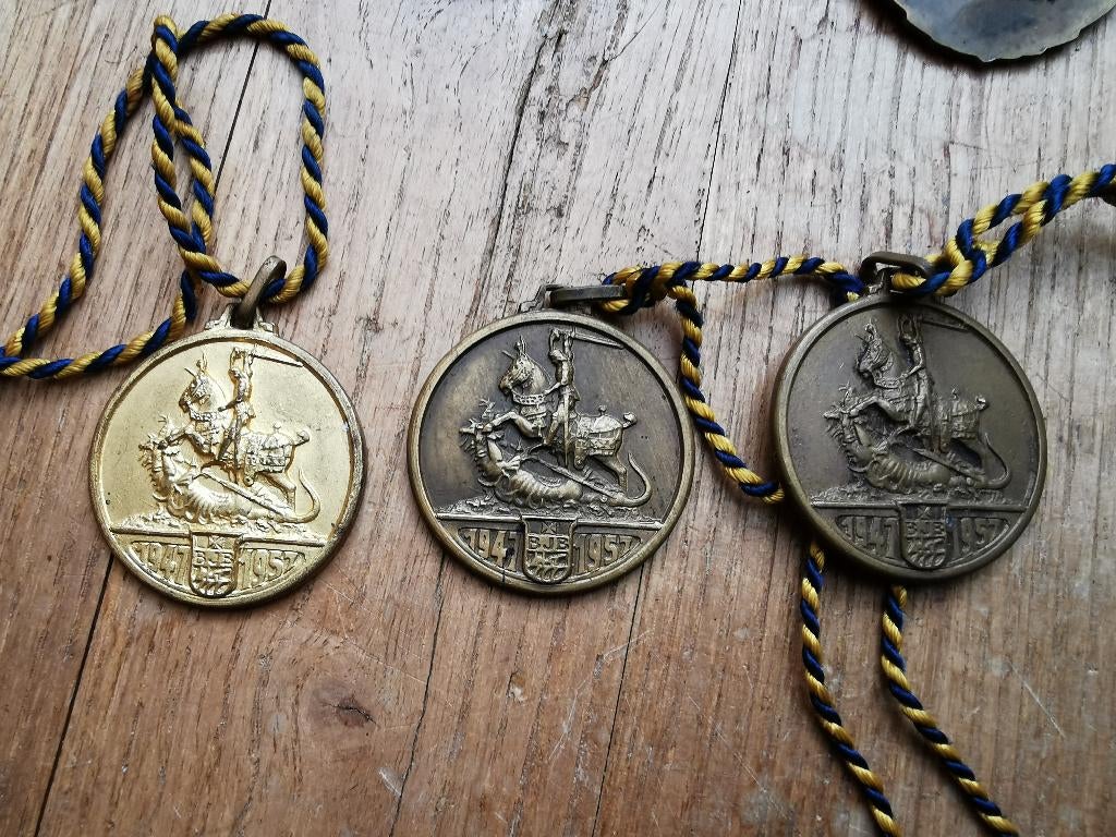 3 Vintage B.J.B. Ruitermedailles set Oedelem Dudzele 1958, Ophalen of Verzenden, Overige materialen