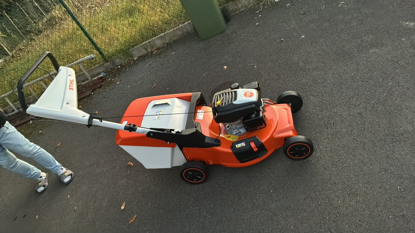 Nieuwe grasmaaier RM253 stihl, Ophalen, Zo goed als nieuw